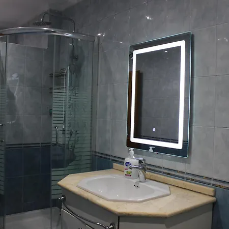 Laresol House Apartment