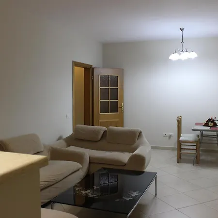 Laresol House Apartment