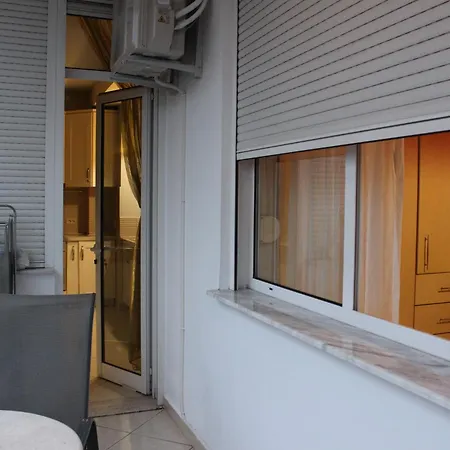 Laresol House Apartment *